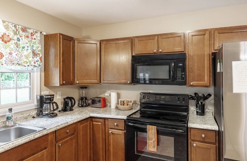 Decatur House | Decatur 4 bedroom 2 bath fenced yard less chemicals