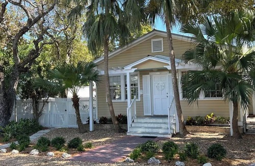 Midtown House | December Reduced-Tranquil Beauty-Private Pool - Outside Lanai-Beaches Nearby