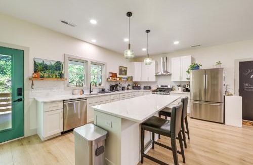 Leicester House | Deck & Fire Pit! Mtn Escape, 12 Mi to Asheville
