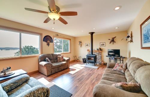 New Concord House | Deck & Water View: Cozy Kentucky Lake Getaway