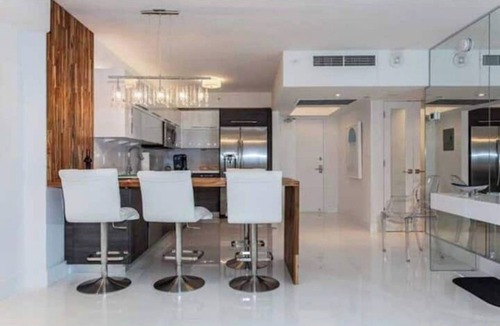 City Center Apartment | Decoplage ocean view