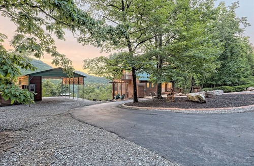 Helen Cabin | Deer Lodge Helen | Sauna, Views, Games