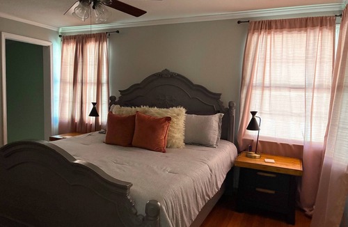 Hickory Plains Other | Delightful 2 bedroom country farm stay - pet friendly!