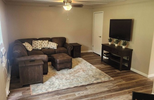Rockholds Apartment | Delightful 2-bedroom apartment with AC in Rockholds. It's a true retreat!