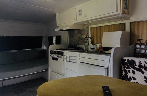 Memphis Apartment | Delightful camper/rv—5 min to Beale street and Elvis Presley mansion