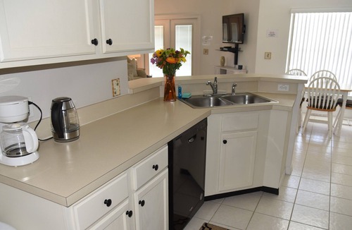Lake Berkley Villa | Delightful modern 4 bed, 3 bath villa with private pool/spa and lake view.