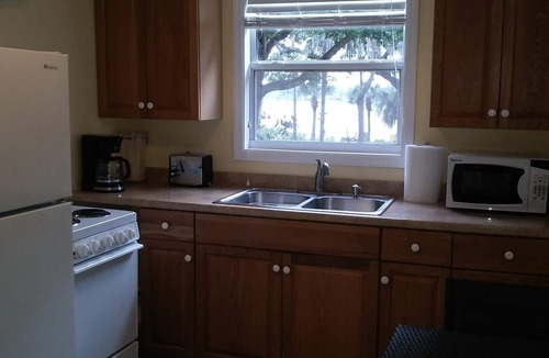Roseland Cottage | Delightful Riverfront One Bedroom Cottage w/boat dock-End of Summer Specials!