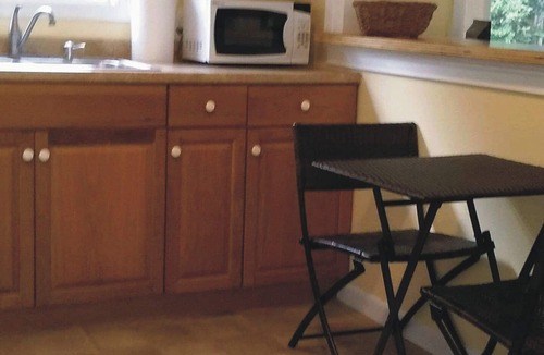 Roseland Cottage | Delightful Riverfront One Bedroom Cottage w/boat dock-End of Summer Specials!