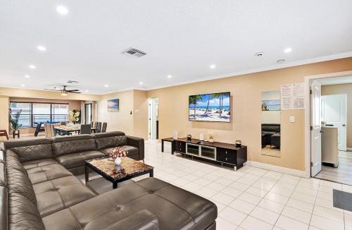 South Lake House | Deluxe 5BR Villa Heated Pool near Hollywood Beach