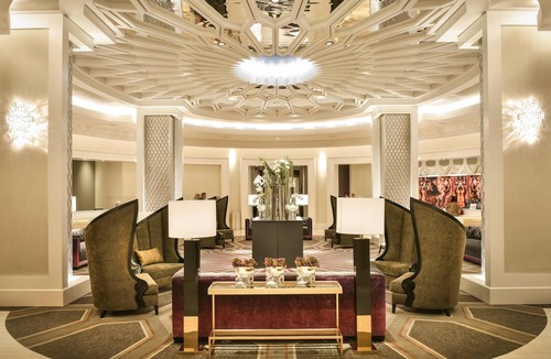 Whitehaven Hotel | Deluxe Double Queen Room steps from Graceland -Pool -Gym -Airport Shuttle