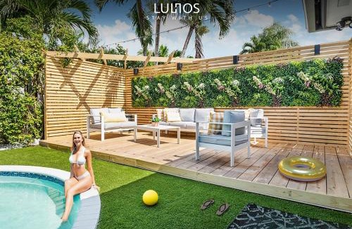 Richmond West House | Deluxe Miami House w 5BR Mini Golf & Heated Pool L62