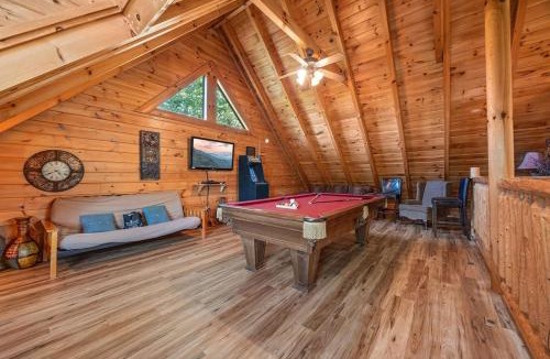 Sevierville House | Deluxe Mountain Cabin in Bear Creek Crossing Resort