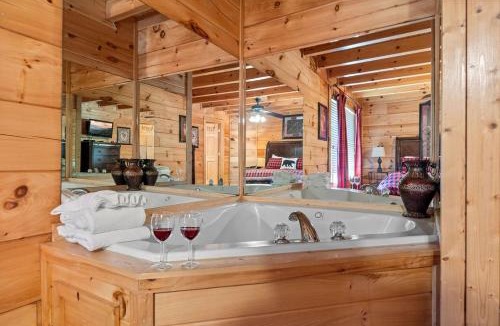 Sevierville House | Deluxe Mountain Cabin in Bear Creek Crossing Resort