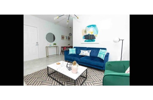 Buena Vista House | Design District Apartment E
