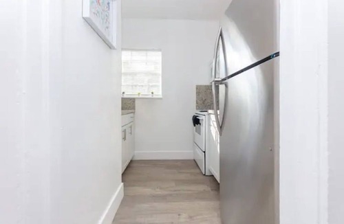 Buena Vista House | Design District Apartment (201)