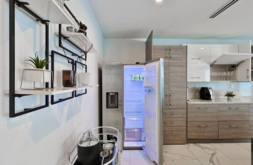 Buena Vista House | Design District | Modern | 4 BR | Cloud Couch