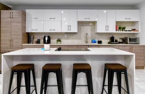 Buena Vista House | Design District | Modern | 4 BR | Cloud Couch