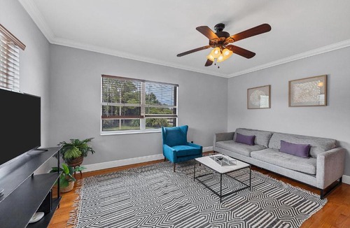 Virginia Park Apartment | Designed 1BR with Garden in Tampa Virginia Park