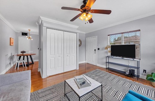 Virginia Park Apartment | Designed 1BR with Garden in Tampa Virginia Park