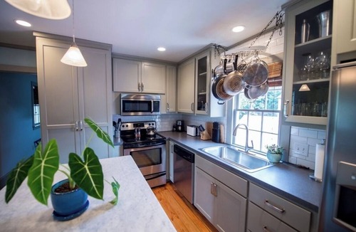 Westside Condo | Designer 2BR Historic Condo Near Hampton Park Private Balconies