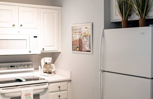 Pawleys Island Condo | DESIGNER DECORATED,LUXURIOUS BEDDING,MINUTES TO BEACH,GOLF,SHOP & DINE