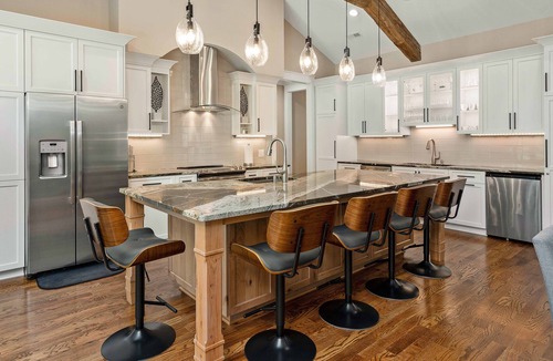 Bowling Green House | Designer Lakefront Lodge w/Huge Private Beach & Boat Option-Built July 2019