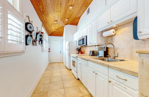 Treasure Island Hotel | Detlow's Treasured Cottages 1