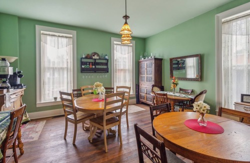 Glasgow Apartment | Dickinson Room by Main Street Bed & Breakfast