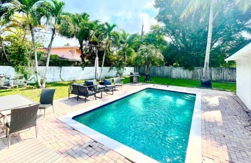Coral Gables House | Digital Nomad Boho House -UM walking