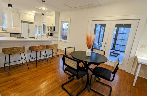 Dilworth House | Dilworth, Walk To Atrium Health, Freedom Park, Restaurants, & Lightrail!