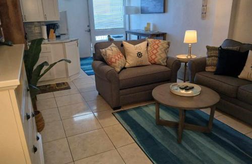 South Peninsula Historic District Apartment | Direct ocean front view 1 bedroom Open Pool Ocean J