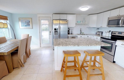 St. Augustine Beach House | 💲 DIRECT OCEANFRONT COTTAGE 💲 Best Section of Beach - Steps to Beach -Walk to Restaurants