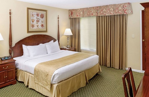 Berkeley Resort | Discounted Historic Powhatan Resort Stays!