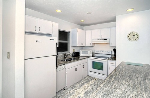 Siesta Key Condo | Discounted rates for gorgeous one bdrm directly across from beach, near village!