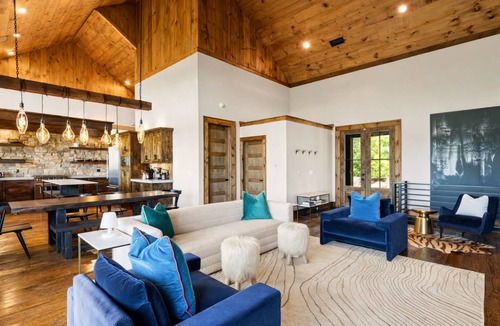 Morganton Cabin | Discover High-End Rustic Luxury w/Epic Views HotTub FirePit Games EV🔌