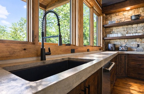 Morganton Cabin | Discover High-End Rustic Luxury w/Epic Views HotTub FirePit Games EV🔌