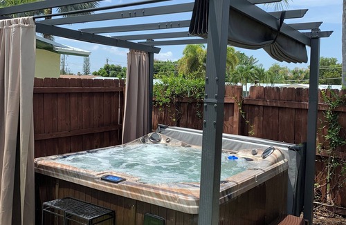 Jensen Beach House | Discover Jensen Beach charm, just an 10-min drive to Jensen Beach and Stuart