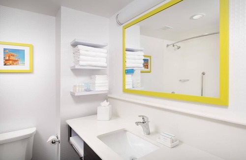 Seybold Hotel | Discover Miami with Us! Free Breakfast, Pet-friendly, Outdoor Pool!