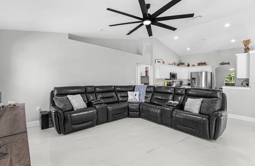 Diplomat House | Dive into Endless Summer Bliss - Forever Summer - Roelens