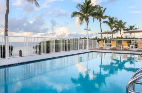 Islamorada Apartment | Dive Into Your Dream Vacation! 3 Spacious Units, Onsite Pool, FREE Breakfast!