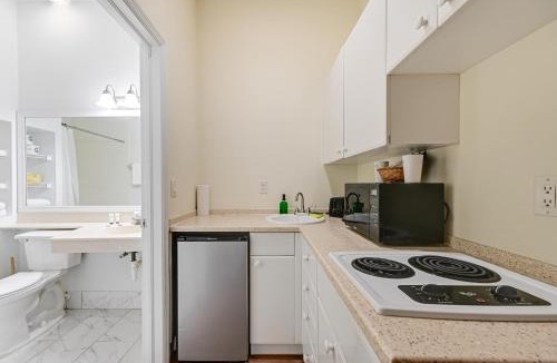 Naples Apartment | Dock, Pool & Tennis Courts: Naples Resort Retreat!