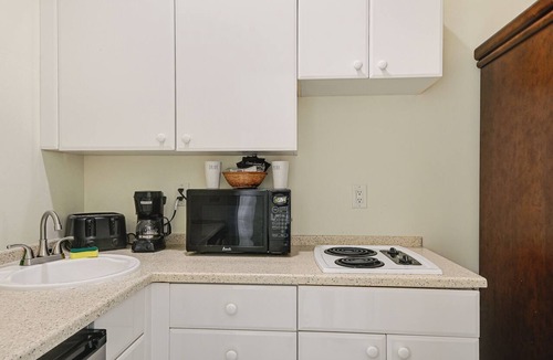 Naples Apartment | Dock, Pool & Tennis Courts: Naples Resort Retreat!