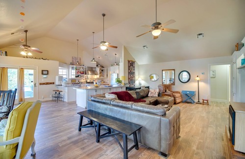 Tia Juana Cabin | Dock, Views & Grill: Spacious Grand Lake Lodge