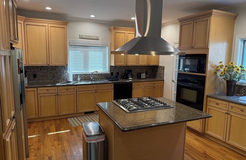 Gainesville House | Dockside Retreat on Lake Lanier - Stay, Swim, Ski