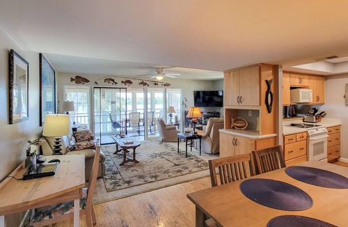 Welaka Condo | Dockside Vacation in Welaka