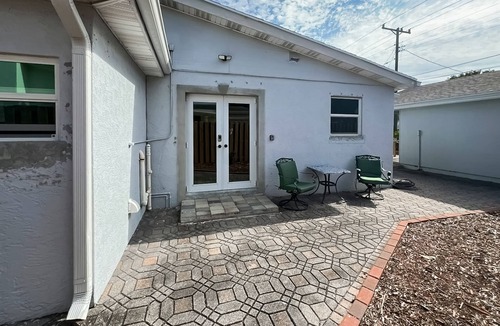 Poiciana Park II House | Dog-friendly guesthouse with fully equipped kitchen, grill & Wifi