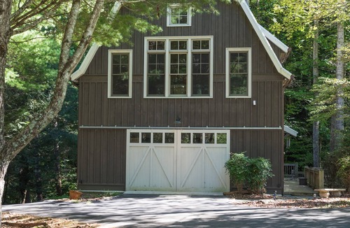 Whittier Cottage | Dog Friendly Mountain Cottage with WiFi and AC