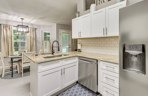 Gulf Breeze House | Dogs Welcome, 1 Mi to Zoo: Gulf Breeze Retreat!