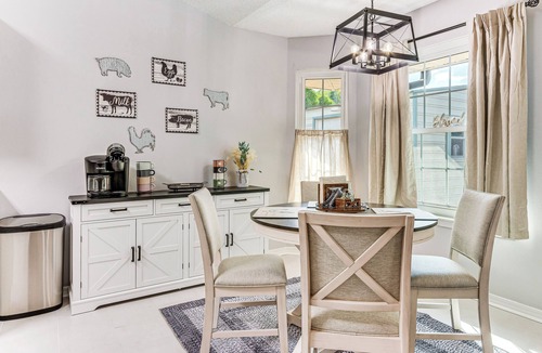 Gulf Breeze House | Dogs Welcome, 1 Mi to Zoo: Gulf Breeze Retreat!