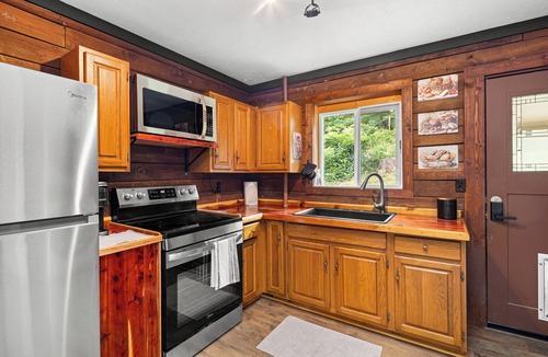 Clyde Cabin | Dogwood Cabin in Clyde - Perfect for a cozy getaway